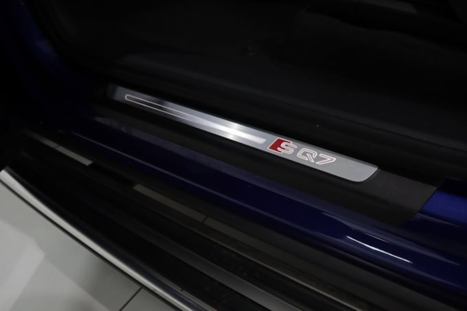 2025 Audi Sq7