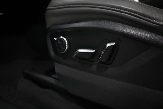 2025 Audi Sq7