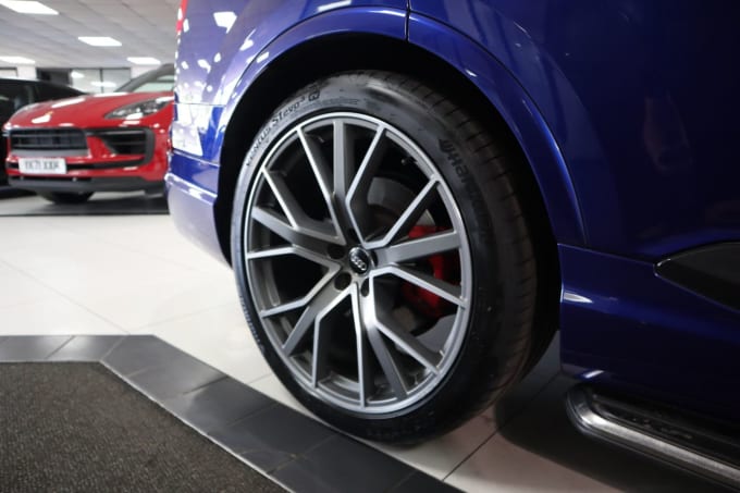 2025 Audi Sq7