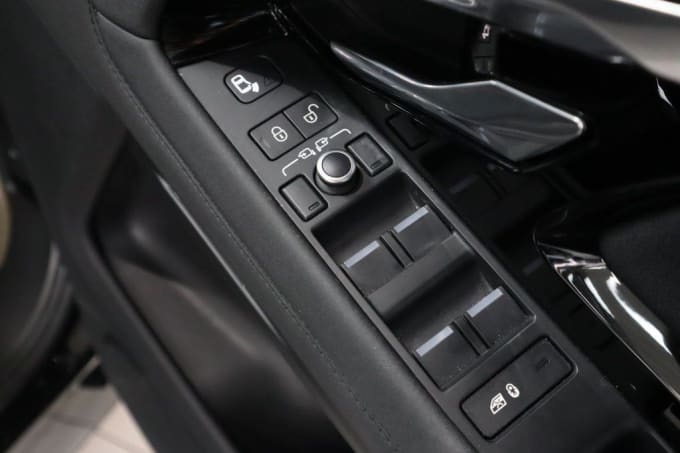 2025 Land Rover Range Rover Evoque