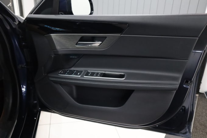 2025 Jaguar Xf