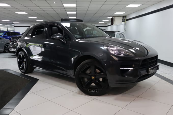 2025 Porsche Macan