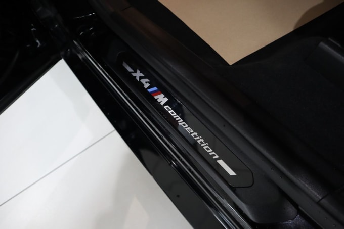 2025 BMW X4 M
