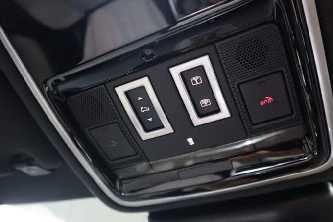 2025 Land Rover Range Rover Velar
