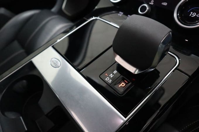 2025 Land Rover Range Rover Velar