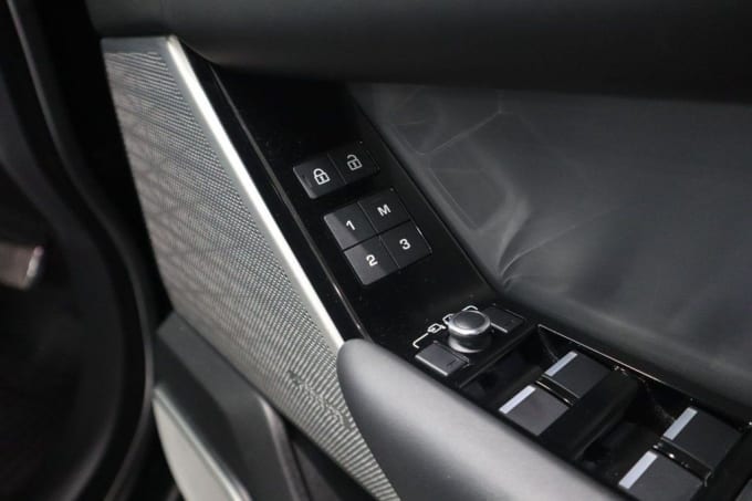 2025 Land Rover Range Rover Velar