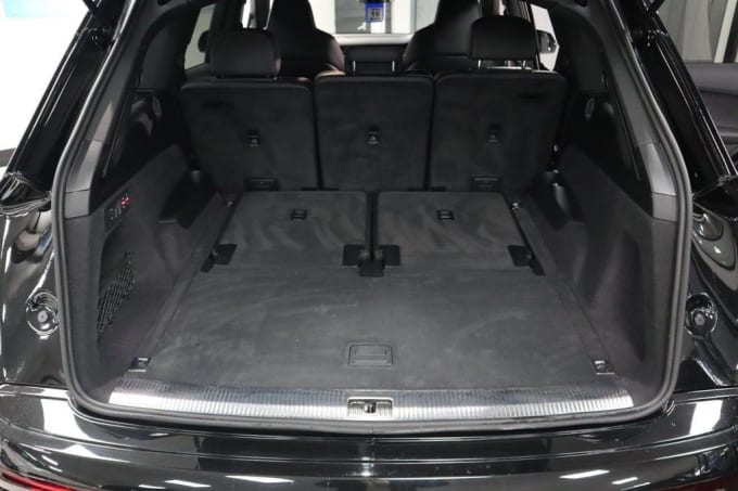 2025 Audi Sq7