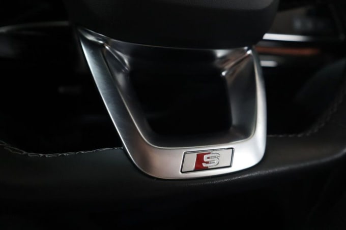 2025 Audi Sq7