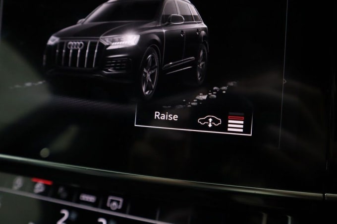 2025 Audi Sq7