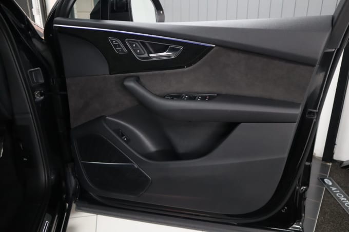 2025 Audi Sq7
