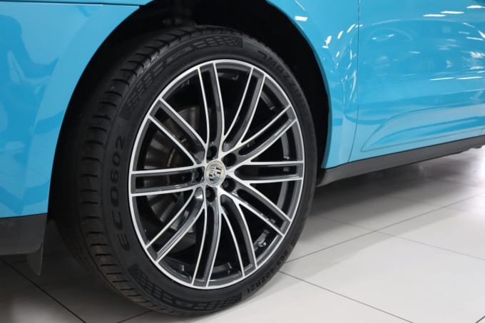 2025 Porsche Macan