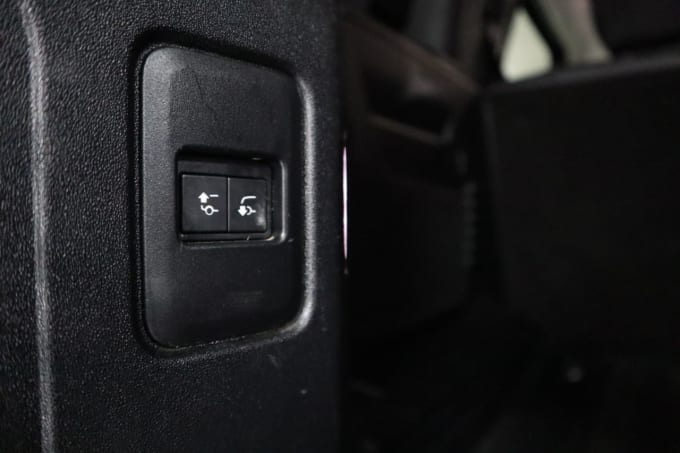 2025 Land Rover Defender
