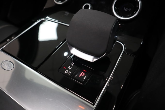 2025 Land Rover Range Rover Velar