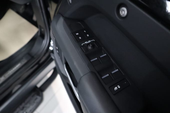 2025 Land Rover Defender