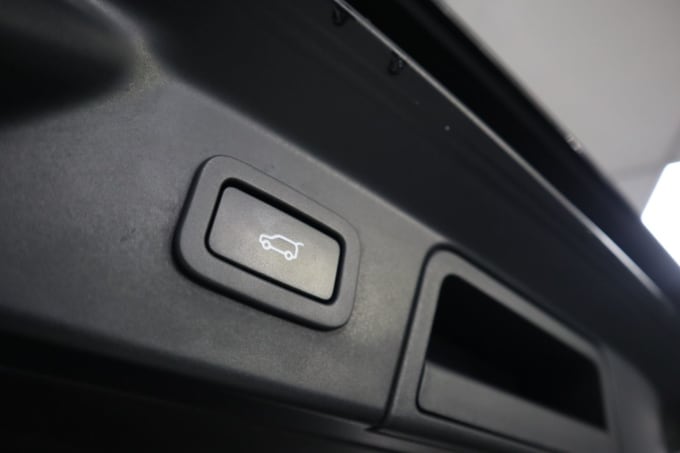 2025 Land Rover Range Rover Velar