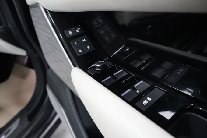 2025 Land Rover Range Rover Velar