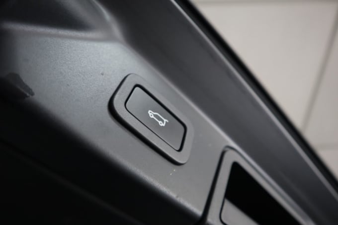 2025 Land Rover Range Rover Velar