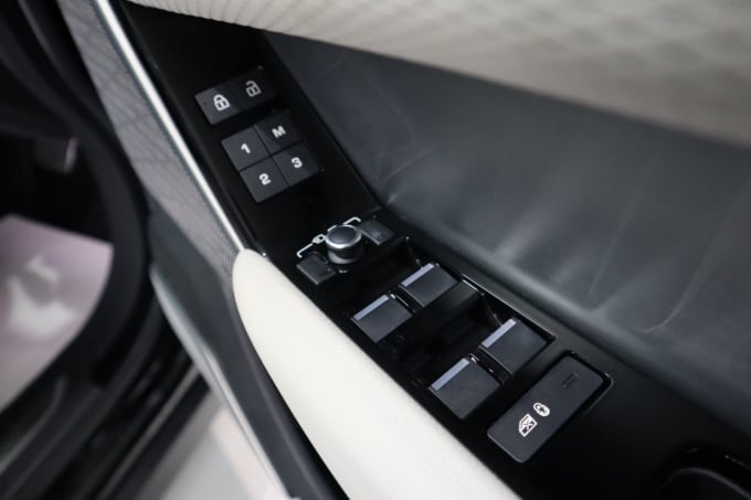 2025 Land Rover Range Rover Velar