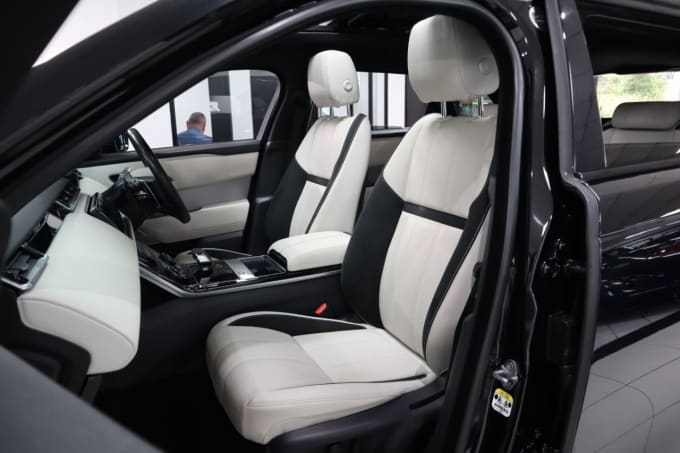 2025 Land Rover Range Rover Velar