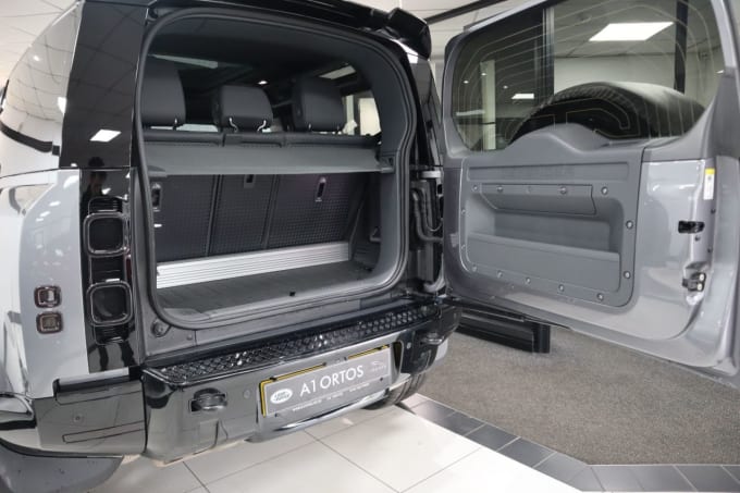 2025 Land Rover Defender