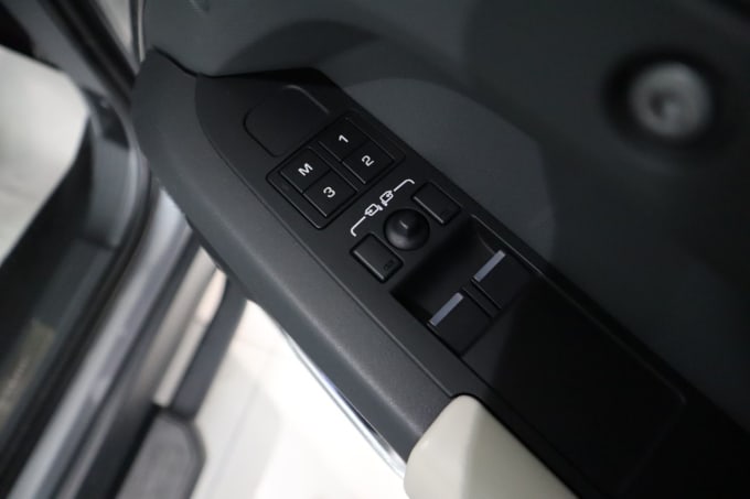 2025 Land Rover Defender
