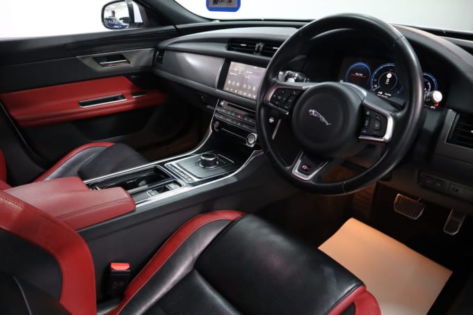 2017 Jaguar Xf