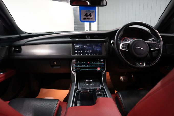 2017 Jaguar Xf