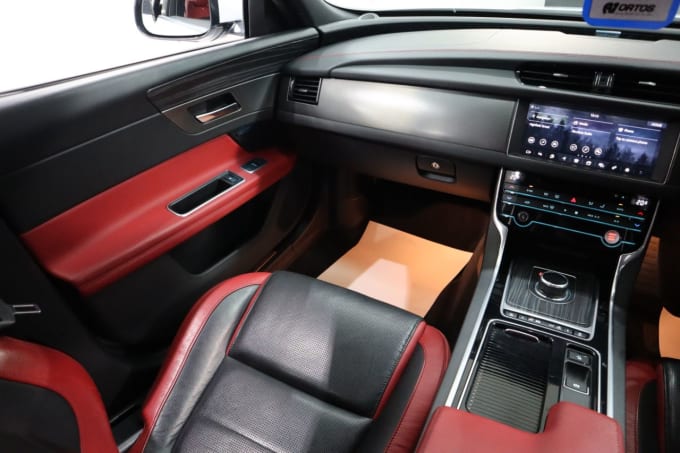 2017 Jaguar Xf