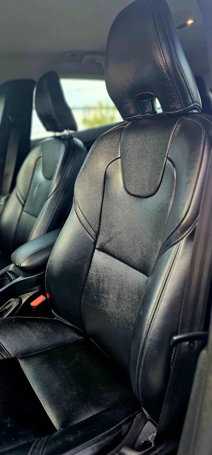 2025 Volvo V40