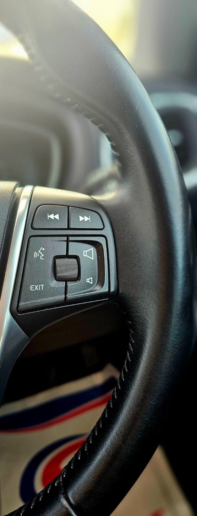 2025 Volvo V40