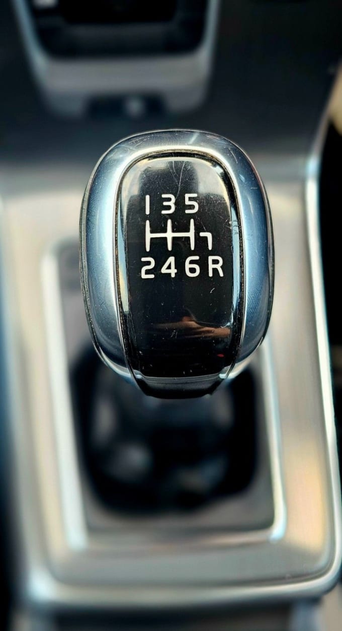 2025 Volvo V40