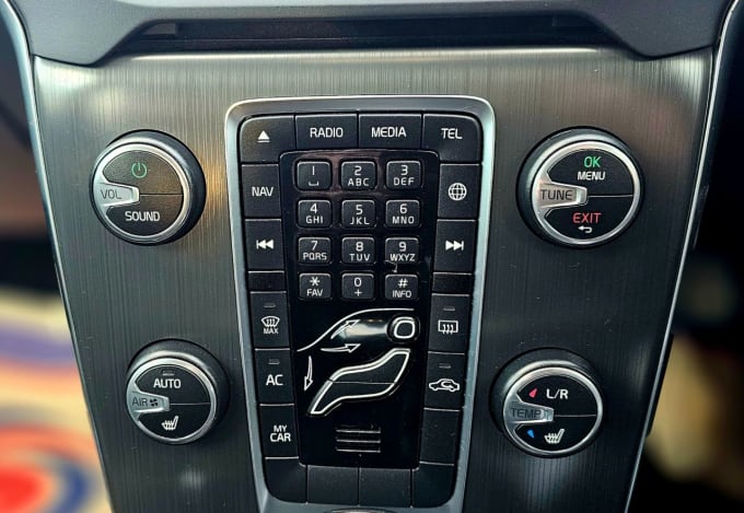 2025 Volvo V40