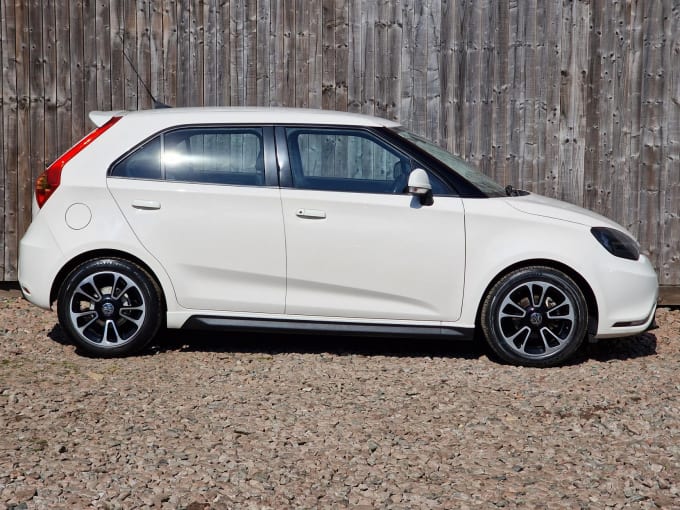 2015 Mg Mg3