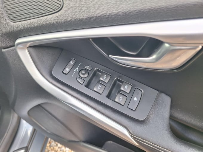 2017 Volvo V40