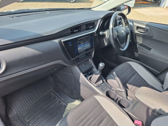 2016 Toyota Auris