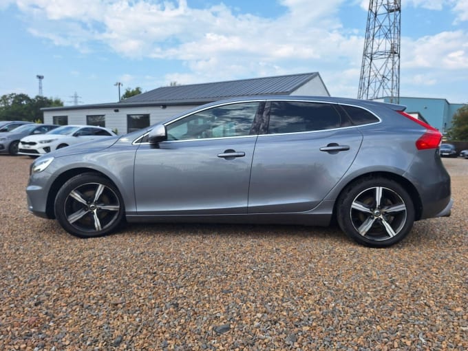 2017 Volvo V40