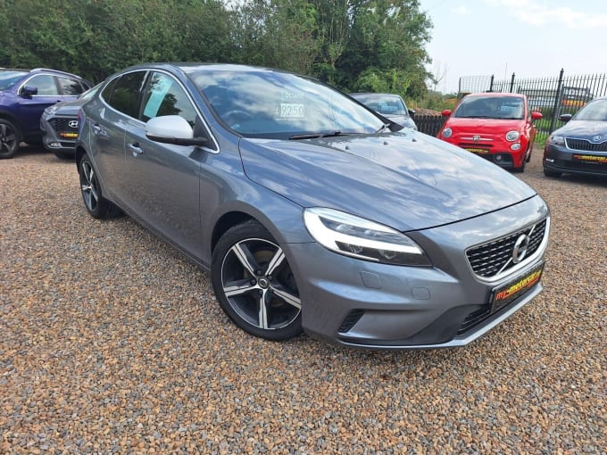 2017 Volvo V40