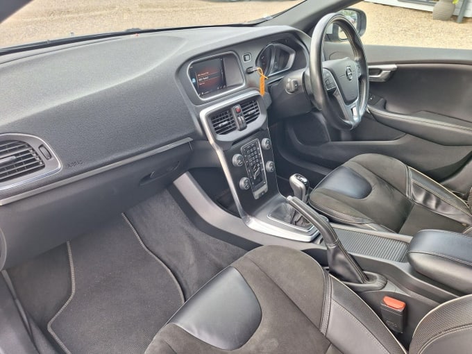 2017 Volvo V40