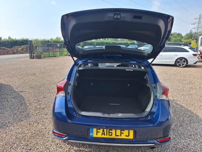 2016 Toyota Auris