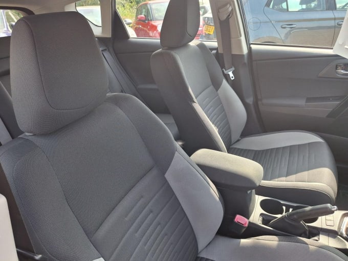 2016 Toyota Auris
