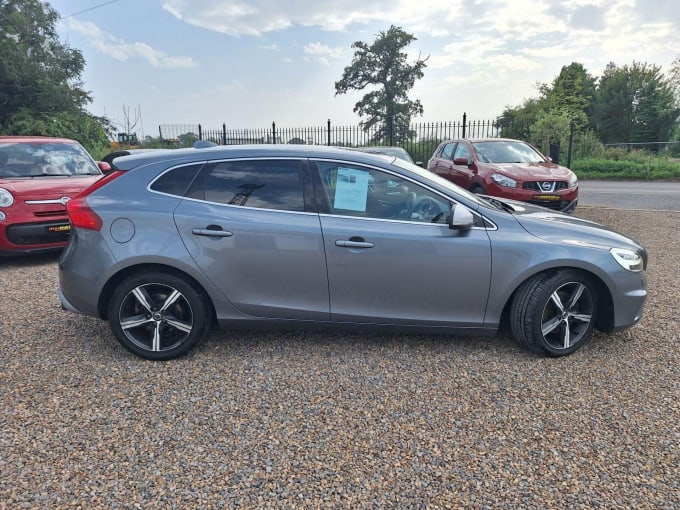2017 Volvo V40