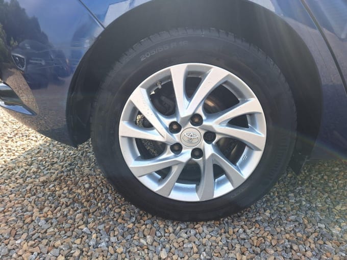 2016 Toyota Auris