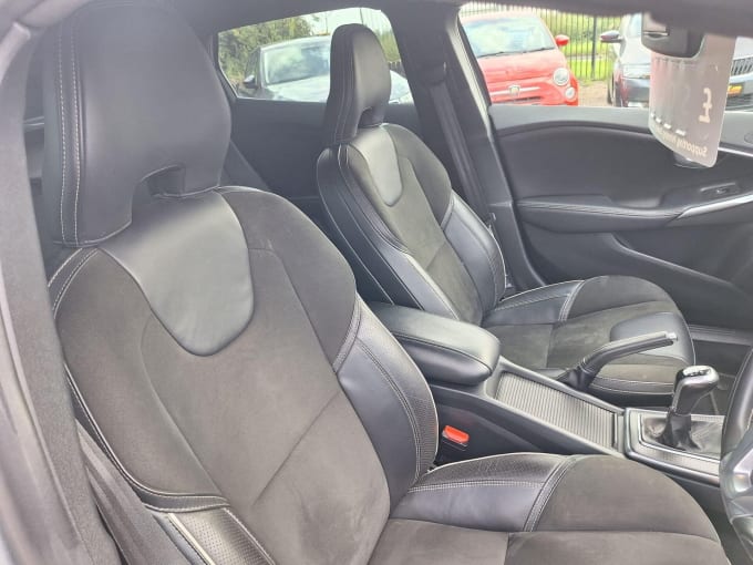 2017 Volvo V40