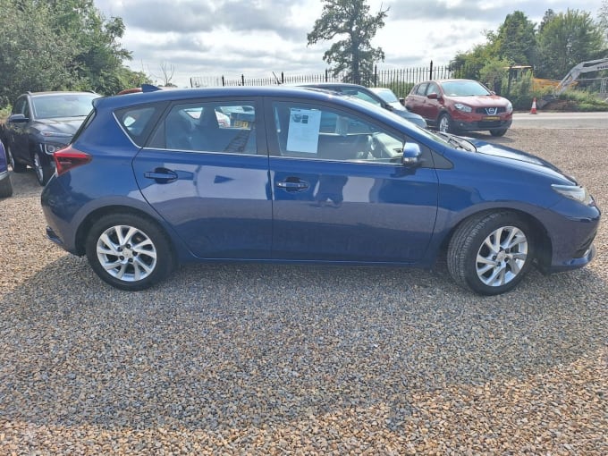 2016 Toyota Auris