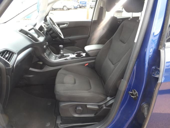 2025 Ford S-max