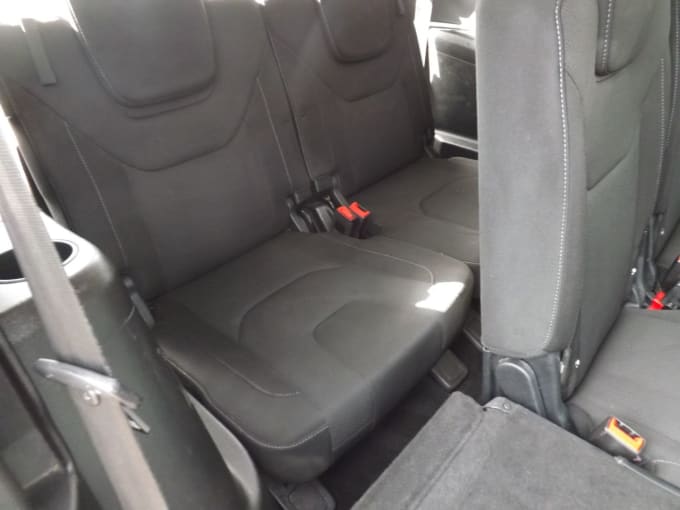 2025 Ford S-max