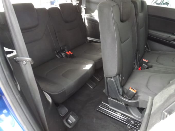 2025 Ford S-max