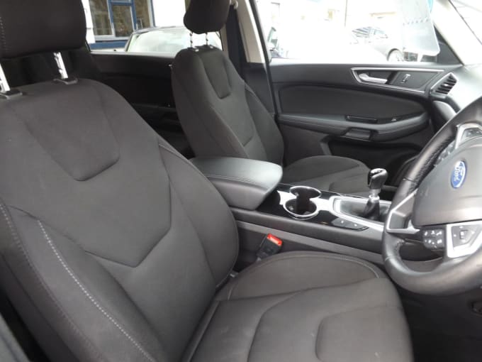 2025 Ford S-max