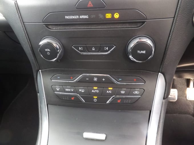 2025 Ford S-max