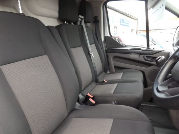 2025 Ford Transit Custom